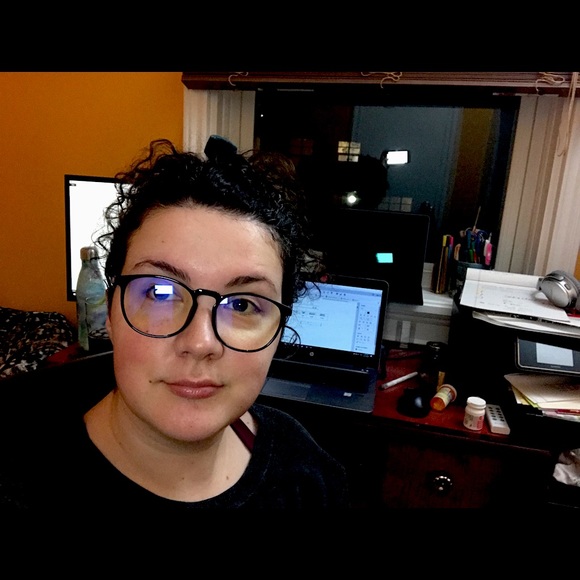 Meet your Posher, Maria - Picture 2 of 3